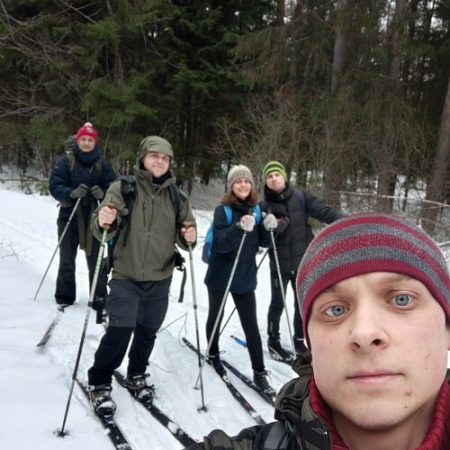 лыжный поход дом в лесу банда